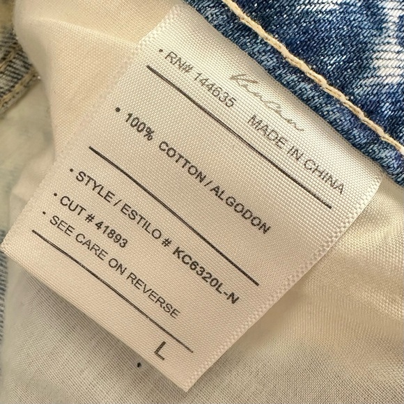 NWT KanCan Kaya High Rise Light Acid Wash Distressed Denim Shorts - Picture 11 of 14